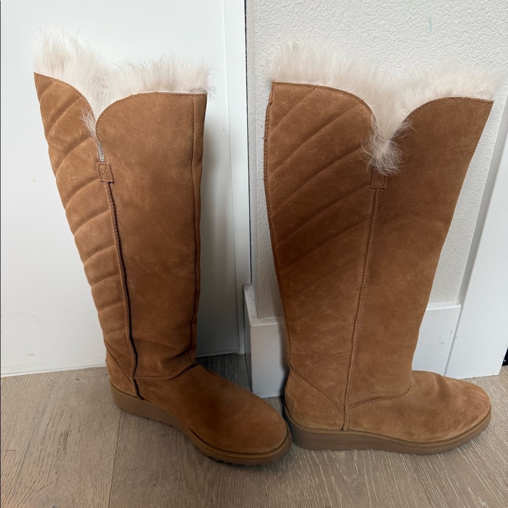 Brand new Rosalind UGG boots in chesnut suede